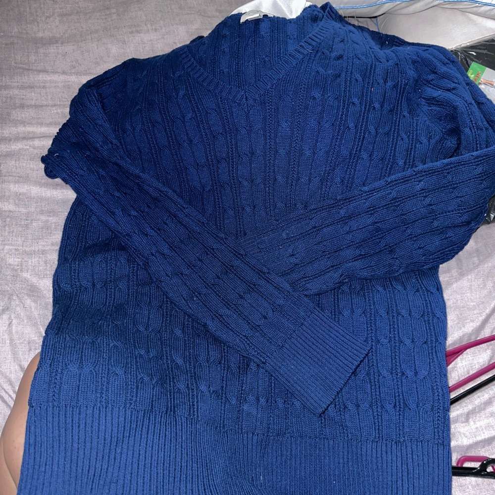 Women’s navy St. John bay pullover v neck sweater